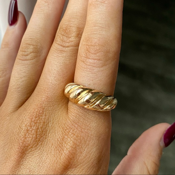 boutique Jewelry - Golden Swirl Ring Thick Style Gold Luxe Fashion Trendy y2k